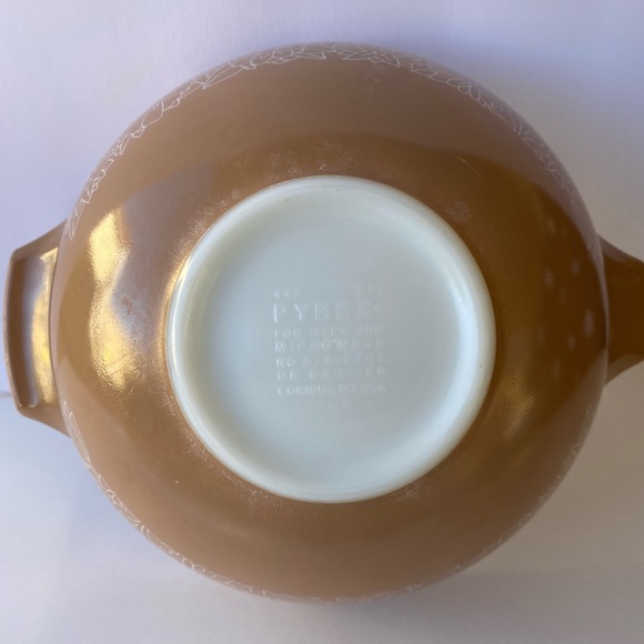 Vintage Pyrex 2L Brown Cinderella Bowl in Woodland Pattern - Picture 4 of 8